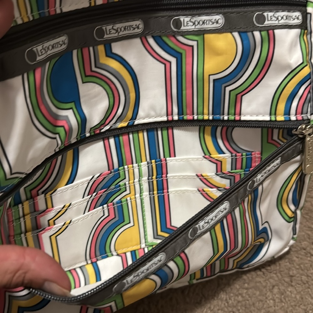 LeSportSac Crossbody Bag-Nylon Retro Print-Wide Gray Strap-3 Zip Compartments - Picture 14 of 16